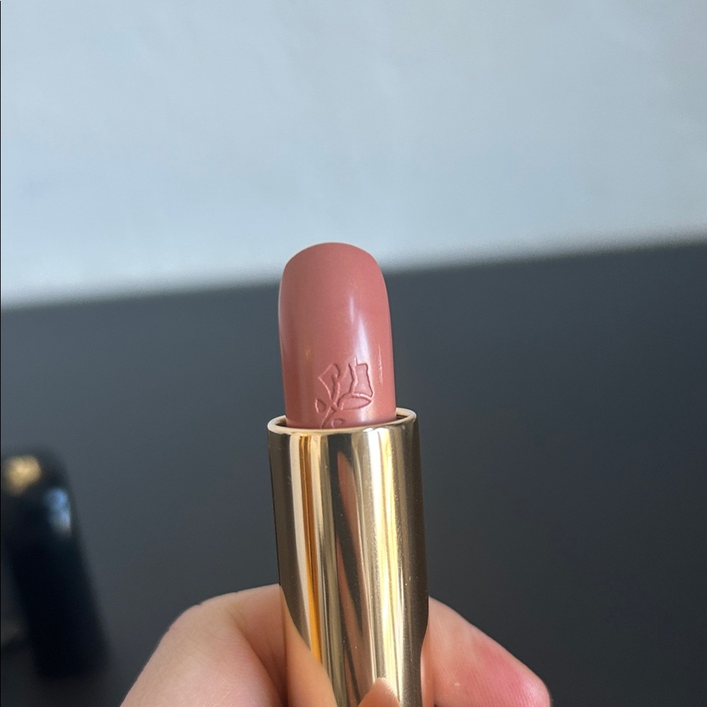 Lancôme L'Absolu Rouge Hydrating Lipstick - Rich cashmere - Picture 2 of 7